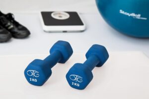 Home Fysiotherapeut onderzoekt patiënt voor persoonlijke begeleiding bij fysiotherapie Houten